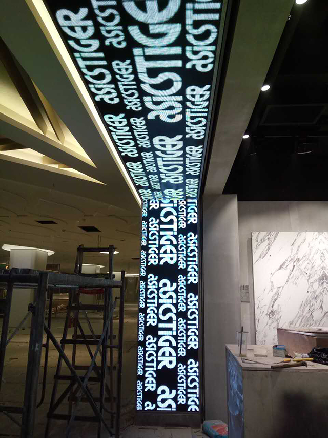 浙江杭州國大城市廣場(chǎng)室內(nèi)LED顯示屏由上海智彩科技設(shè)計(jì)、安裝